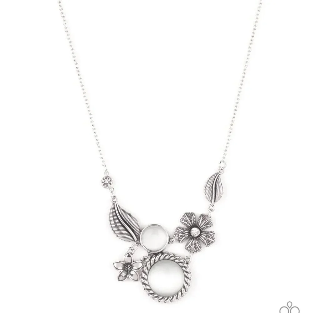 Paparazzi Jewelry Accessories - Exquisitely Eden - White Necklace - Vintage - Picture 2 of 6